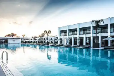 Firmenreise Buyout Meeting Offsite Tagungshotel Firmenevent Incentivereise Pool