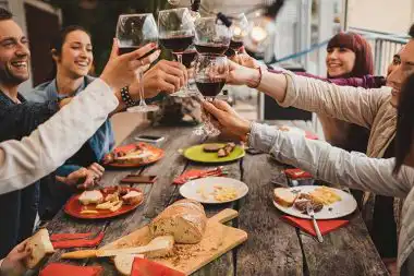 Incentivereise Incentive Reise Dinner mit Kollegen