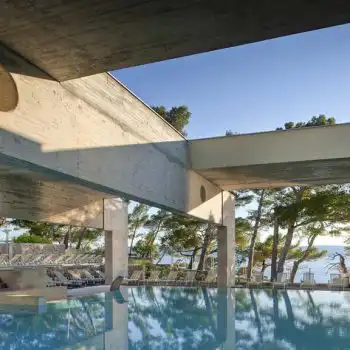 kroatien incentivereise tagungshotel offsite buyput hotel pool meerblick