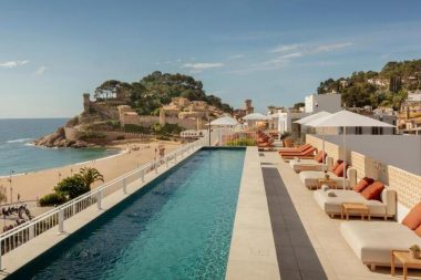 barcelona costa brava offsite incentivereise tagungshotel pool ausblick burg