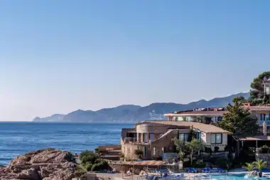 barcelona costa brava offsite incentivereise tagungshotel pool küstenlandschaft