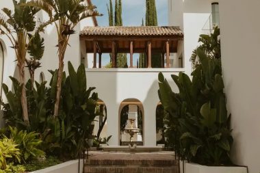 andalusien suedspanien offsite incentivereise tagungshotel eingang brunnen