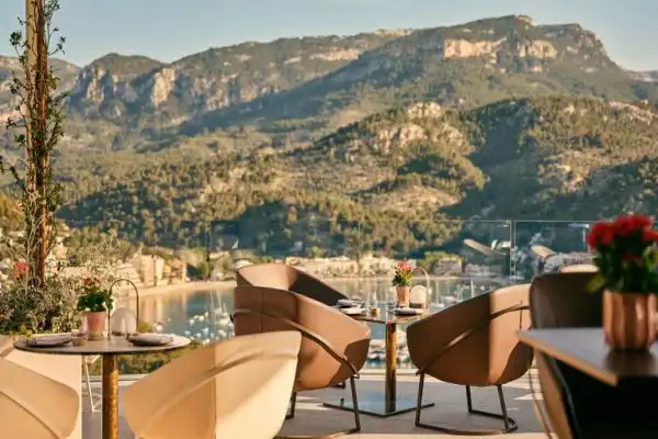 Mallorca Incentive Workation Tagung Buyout Teamevent Offsite Hotel Bar Berge