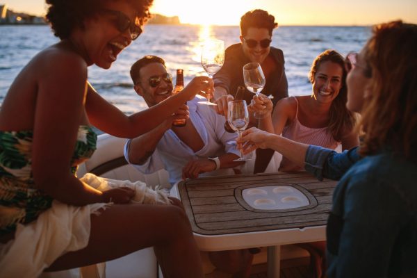 Offsite Teamevent Incentivereise Firmenreise Tagung Kollegen am Wasser